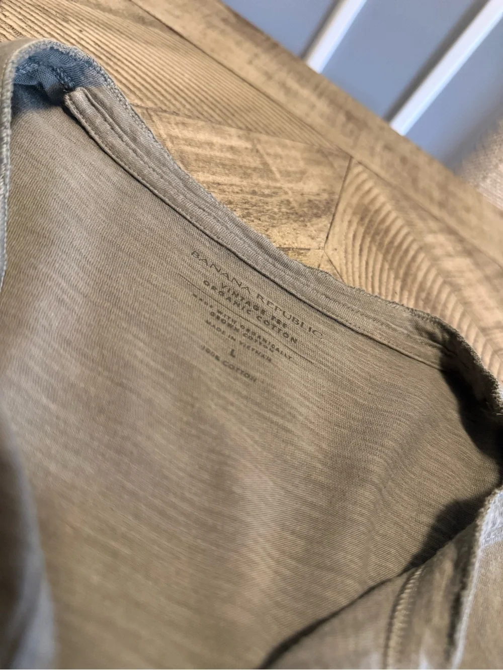 Banana Republic Men's Short-Sleeve Henley Shirt in Olive Gray